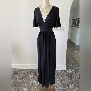 Maxi soft and sexy black dress with an elegant opening on back.